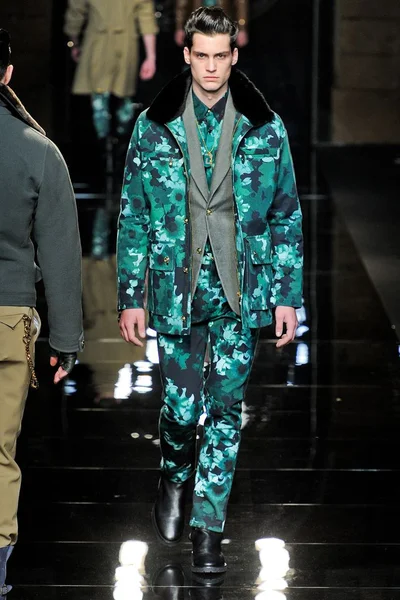 Look 33